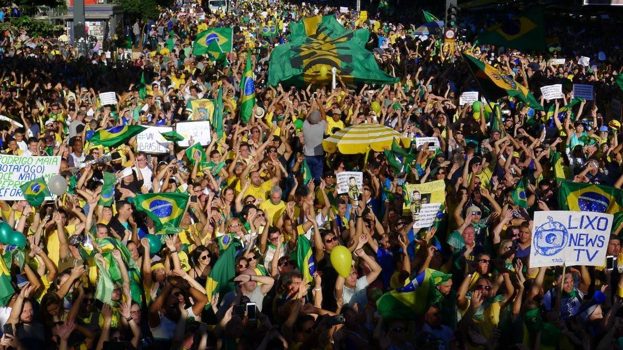 No momento, você está visualizando Fotos da manifestação do dia 26 de maio contra a esquerda que atua pela desestabilização do Brasil