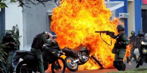Maduro bloqueia acesso a WhatsApp e Telegram: cá e lá a esquerda tem medo das Redes Sociais