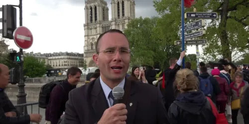 Querem modernizar a Catedral de Notre Dame! Diga NÃO!