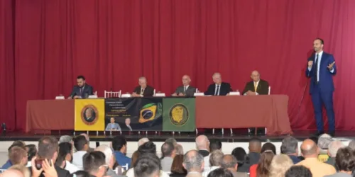 Fotos da conferencia do Dep. Eduardo Bolsonaro e do Cel. Paes de Lira