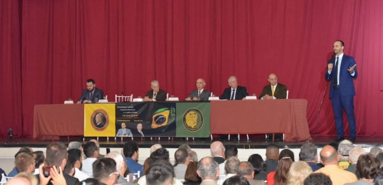 No momento, você está visualizando Fotos da conferencia do Dep. Eduardo Bolsonaro e do Cel. Paes de Lira