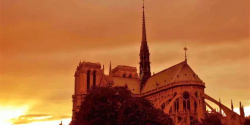Notre Dame de Paris, um olhar, uma virtude