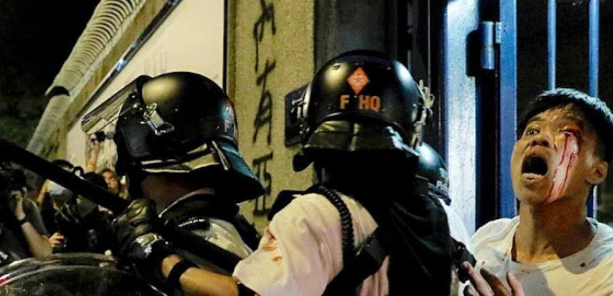 No momento, você está visualizando Temor de mais uma Tiananmen em Hong Kong estarrece o mundo
