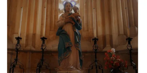Por que os católicos devem estar juntos da Virgem Maria para sobreviverem à grande apostasia