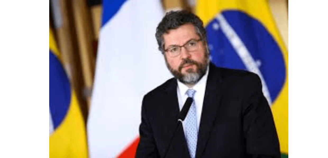No momento, você está visualizando Carta do Itamaraty ao Ministro Gilmar Mendes e a ditadura lgbt