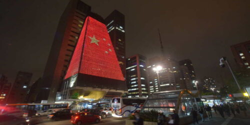 FIESP ostenta bandeira da Revolução Maoista? Abraçar o tigre é abraçar a ferocidade (maoista) do tigre