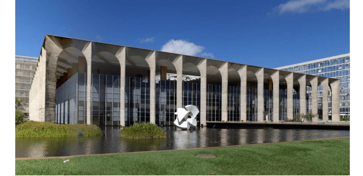 No momento, você está visualizando Ideologia LGBT investe contra o Itamaraty: o novo “deus” (gênero) não permite ser contrariado