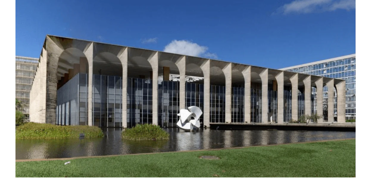 No momento, você está visualizando Ideologia LGBT investe contra o Itamaraty: o novo “deus” (gênero) não permite ser contrariado