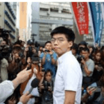 Liberdade na China? Líder de 22 anos, pró democracia em Hong Kong, impedido de concorrer às eleições