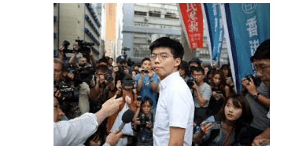 No momento, você está visualizando Liberdade na China? Líder de 22 anos, pró democracia em Hong Kong, impedido de concorrer às eleições