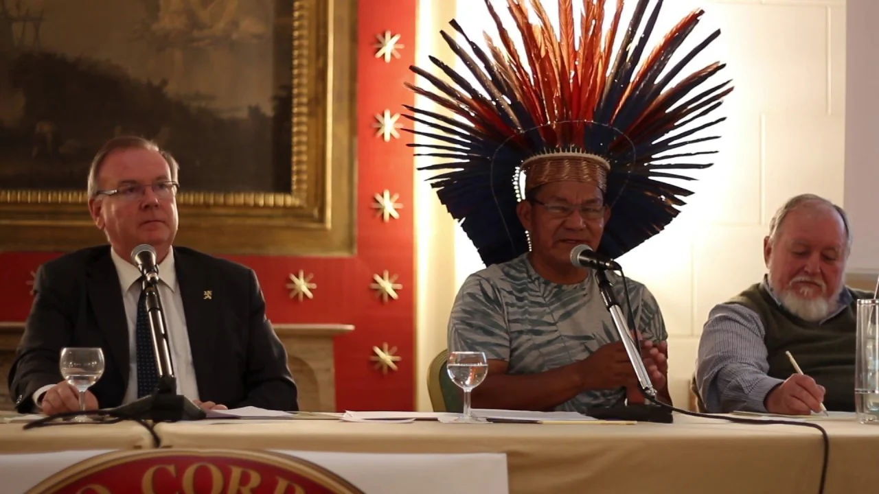 No momento, você está visualizando Sínodo da Amazônia: Em Roma, Cacique Macuxi fala Toda a Verdade e Desmascara ONGs