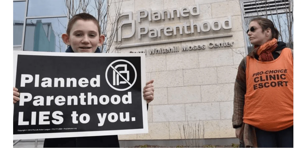 No momento, você está visualizando Derrota do Aborto: TFP Student Action celebra vitória contra a Planned Parenthood