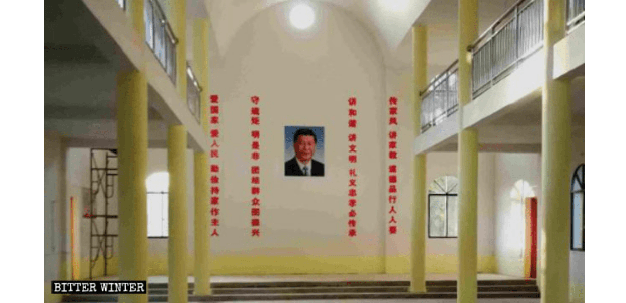 No momento, você está visualizando Pintura da Sagrada Família substituída por retrato de Xi Jinping; Perseguição à Igreja na China