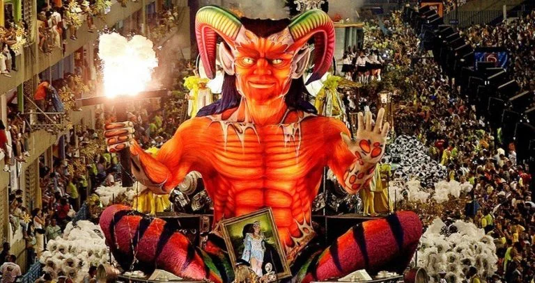 No momento, você está visualizando Carnaval de imoralidade e blasfêmias ingurgitam várias capitais