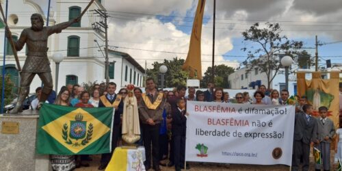 Fotos do Terço público realizado em Itu – SP em desgravo à Blasfêmia da escola de samba Mangueira