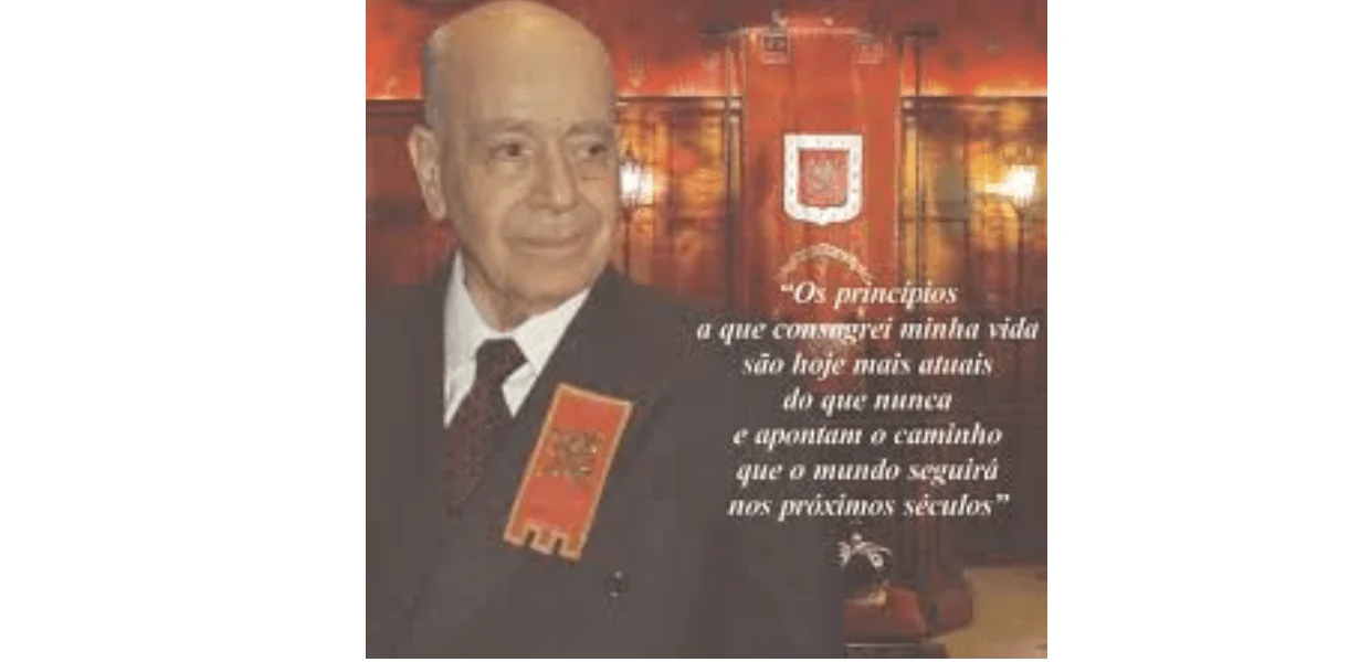 No momento, você está visualizando 10 frases escolhidas: pensamentos e reflexões do Prof. Plinio Corrêa de Oliveira