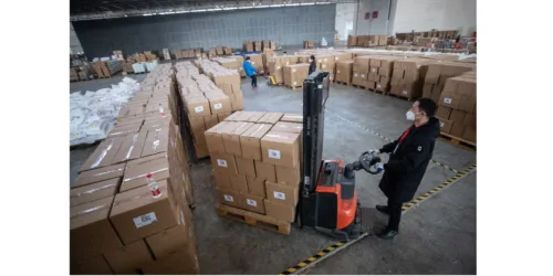 A China escondeu e a OMS também. Pequim importou 2.46 bilhões de caixas (prevenção de epidemia)