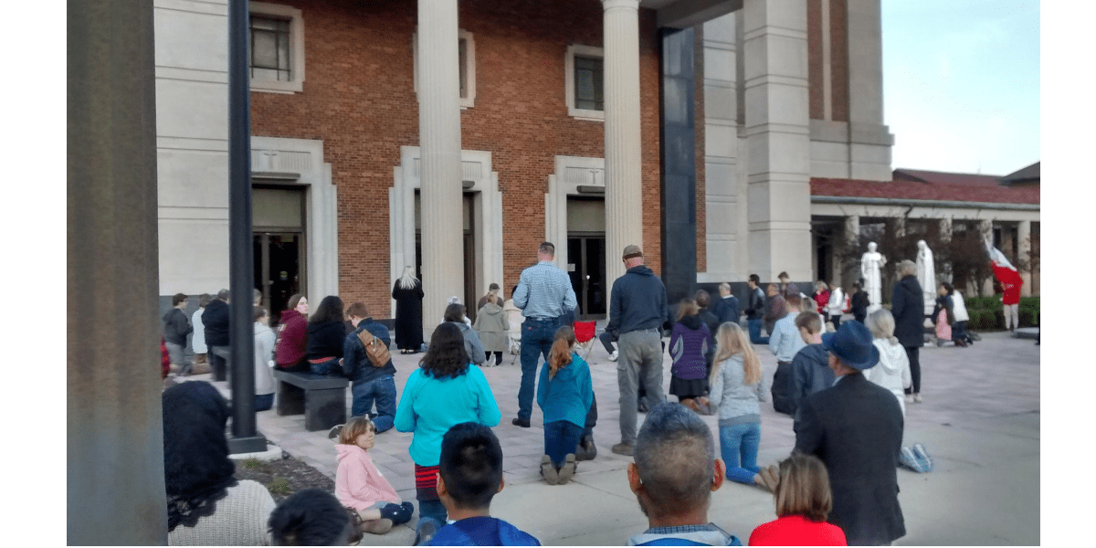 No momento, você está visualizando Chicago, Geórgia, Iova, Minnesota, Michigam pedem a reabertura das igrejas