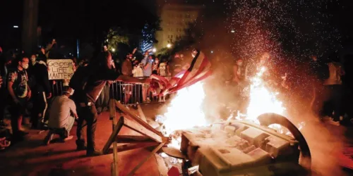 Uma revolução e não apenas tumultos