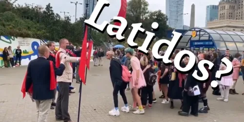 LATIDOS FEMINISTAS contra jovens da TFP Polonesa em Campanha pela Família