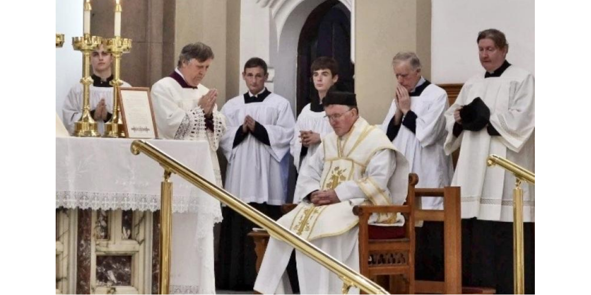 No momento, você está visualizando Sacerdote escocês admoesta bispo e censura o lockdown de igrejas