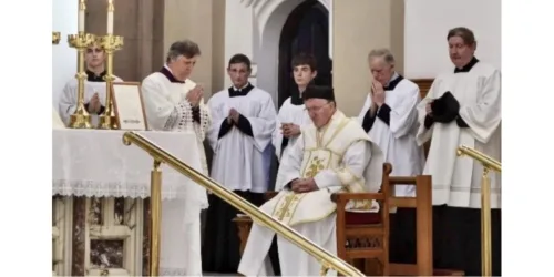 Sacerdote escocês admoesta bispo e censura o lockdown de igrejas