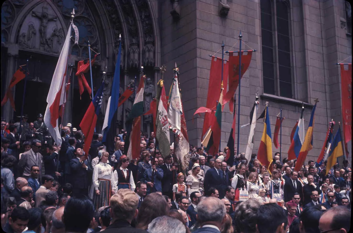 No momento, você está visualizando Trump: Dia Nacional das Vítimas do Comunismo, 7 de novembro. TFP lançou a ideia, 1967
