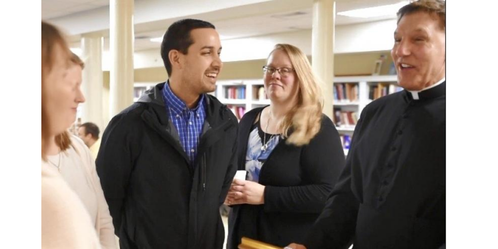 No momento, você está visualizando Mais um sacerdote resiste: “ainda estou a lutar”, na defesa da Fé