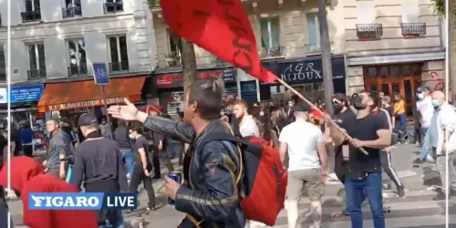 Esquerdistas atacam procissão na França