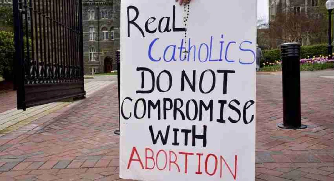 No momento, você está visualizando TFP americana denuncia universidade católica pró aborto