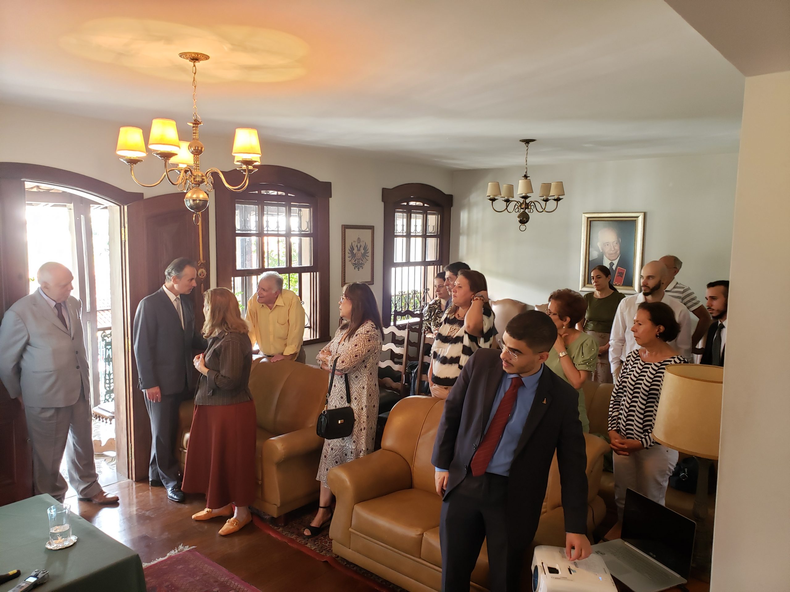 No momento, você está visualizando Direita, esquerda, falsa direita: Não precisamos de “salvadores”, mas do Salvador