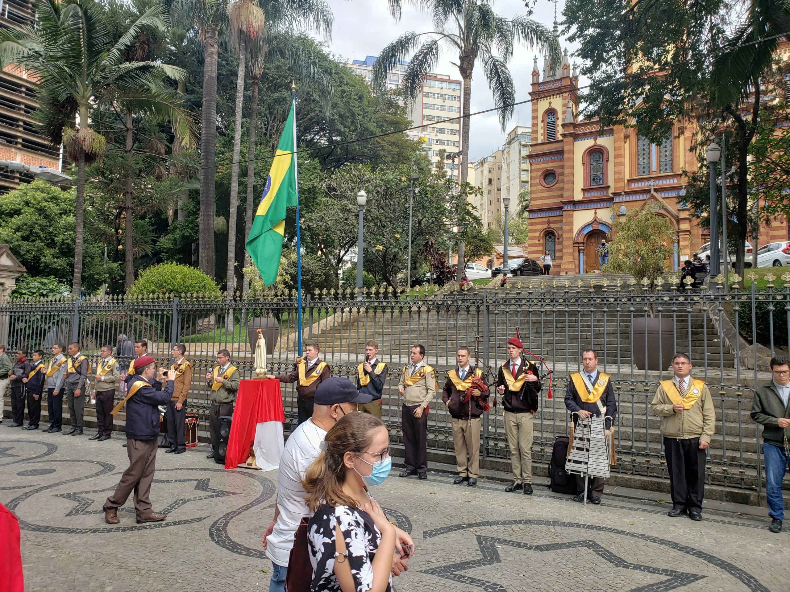 No momento, você está visualizando Caravana IPCO em BH contra o Socialismo: terço em frente à igreja de São José
