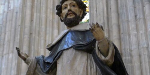 Empunhando o Santo Rosário e a Espada da Palavra