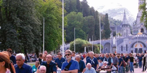 LOURDES — Milagre físico para fazer bem espiritual à alma