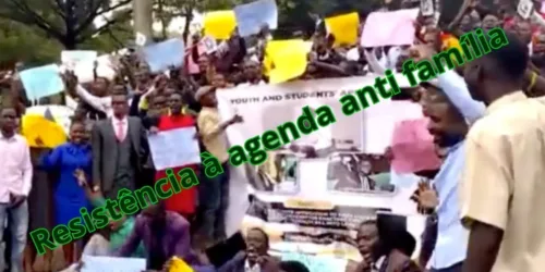 Universitários católicos de Uganda resistem e dão lição moral a Biden