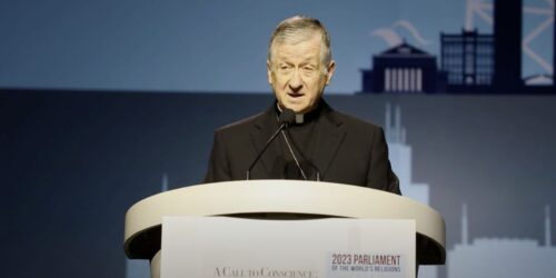Breves: Cardeal Cupich elogia religiões e silencia Jesus Cristo