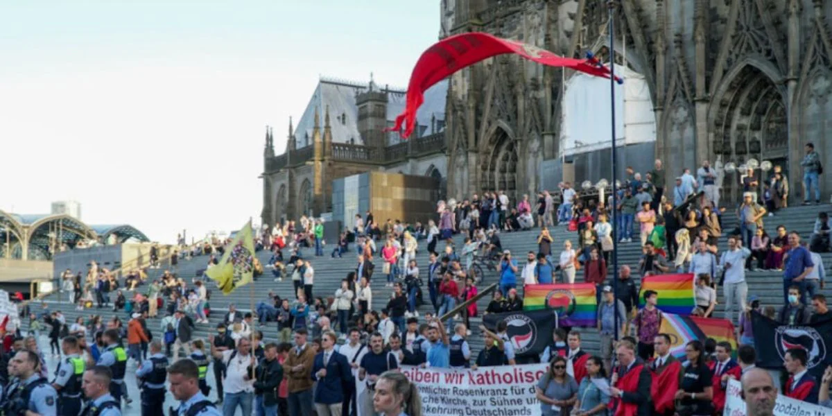 No momento, você está visualizando TFP Student Action se ergue contra a ditadura progressismo-lgbt na Igreja