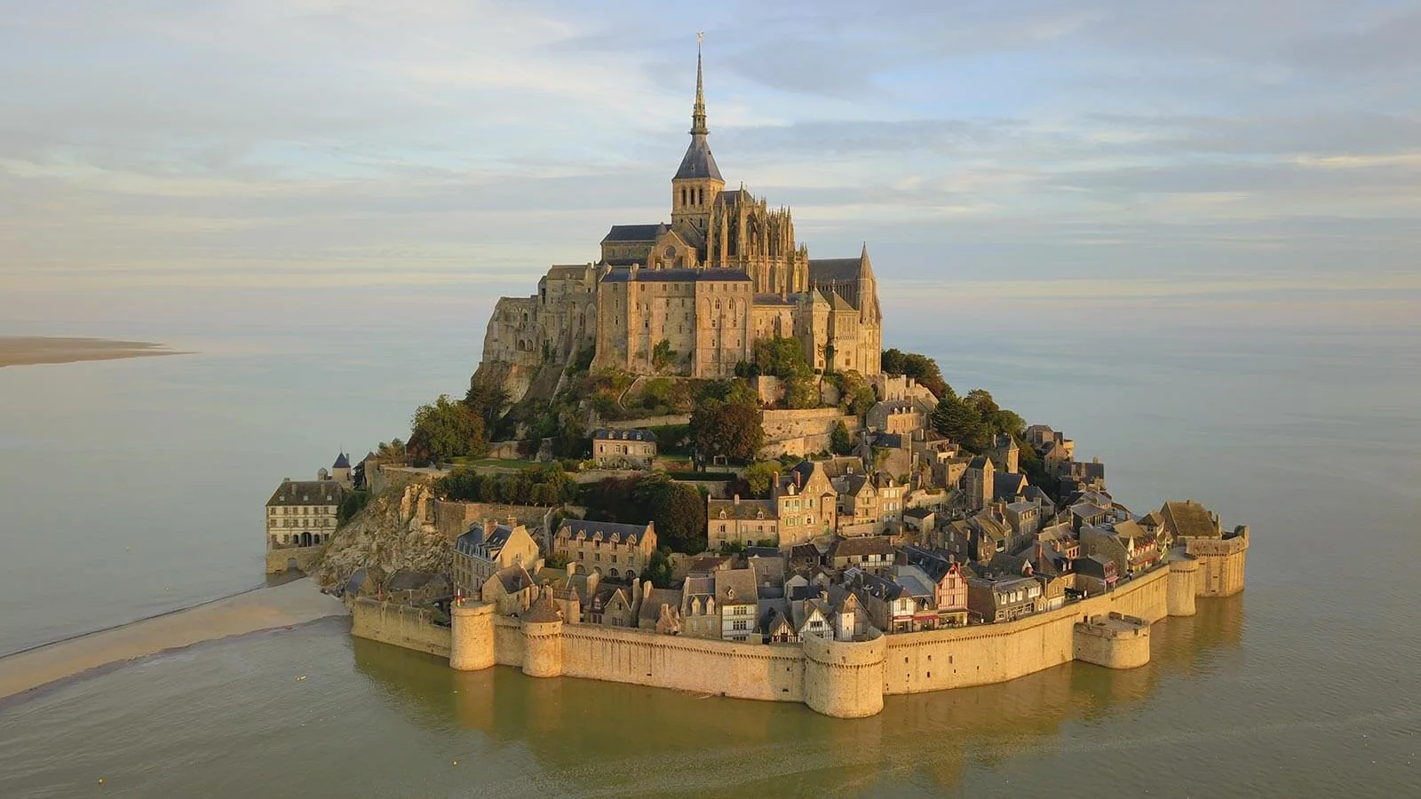 No momento, você está visualizando MIL ANOS DA ABADIA DO MONT-SAINT-MICHEL