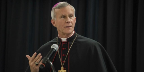 Católicos em defesa do Pastor; rosário público por D. Strickland