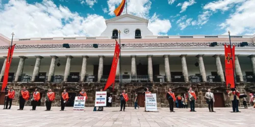 EQUADOR — Campanha vitoriosa contra o “comunismo rosa”