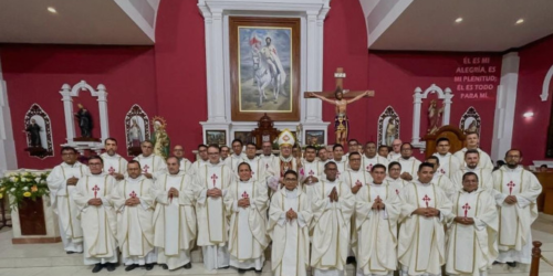 Um bispo, 50 sacerdotes em Resistência à Fiducia Supplicans