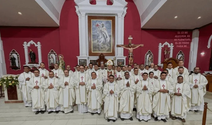 No momento, você está visualizando Um bispo, 50 sacerdotes em Resistência à Fiducia Supplicans