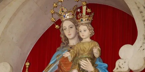 MÊS DE MARIA