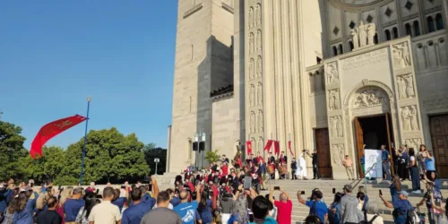 Milhares homenageiam Nossa Senhora Aparecida na capital dos Estados Unidos