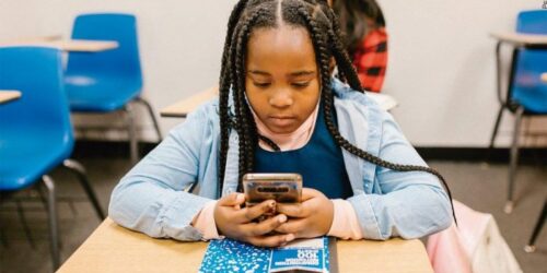 Pais não querem celular nas escolas
