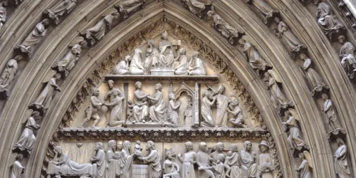 Símbolo da vitória de Nossa Senhora contra o demônio
