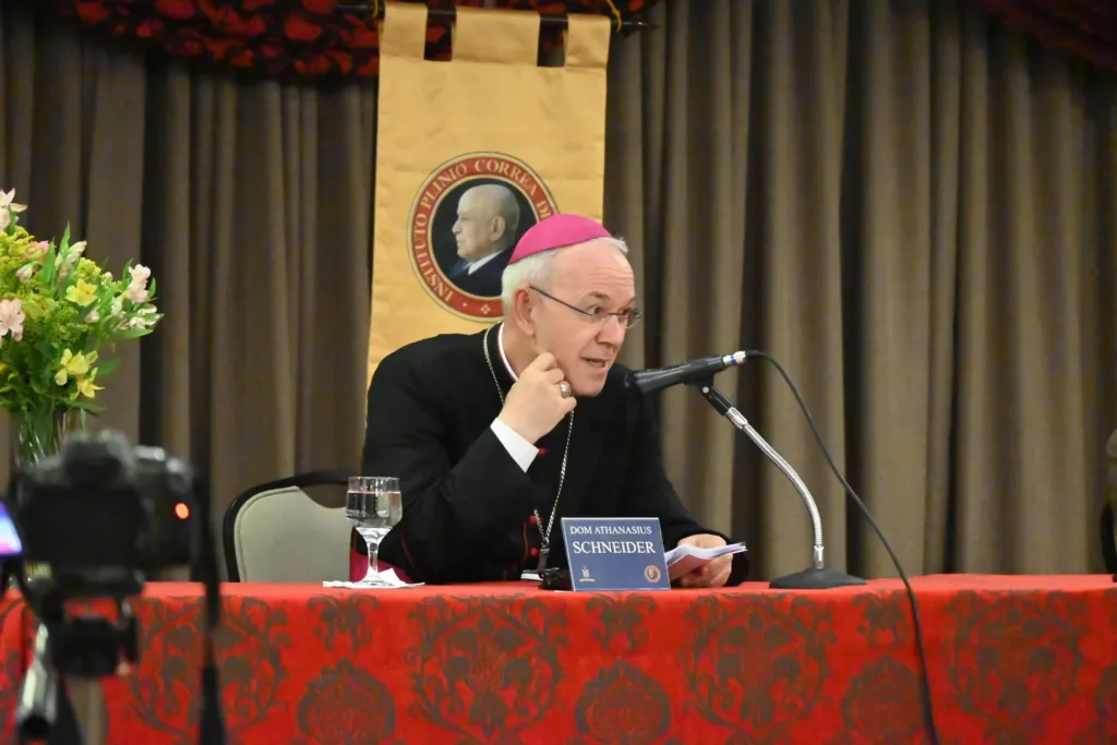 Dom Athanasius em conferência para o IPCO