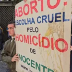 Por que os defensores do aborto são intolerantes? – Campanha do IPCO na PUC-SP