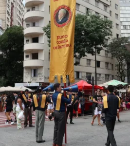 Jovens do IPCO distribuem folhetos contra o socialismo na Feira da Afonso Pena – BH
