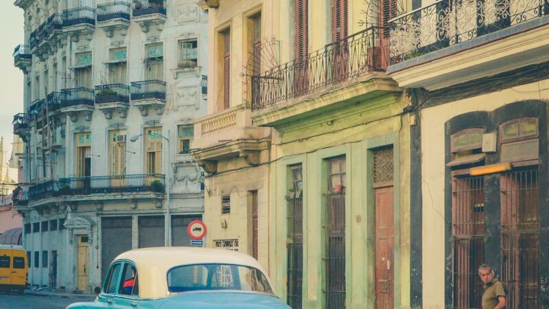 Cuba pode comprar do mundo. Só não consegue pagar